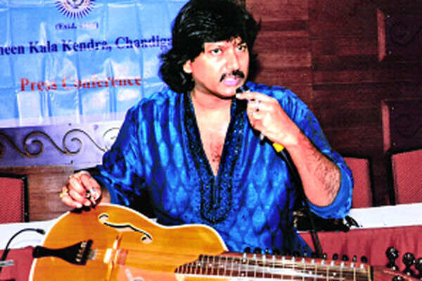 Pt Salil Bhatt's musical dedication to daughters