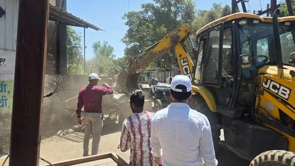 Anti-encroachment drive starts in Trimbakeshwar