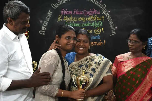 Daughter of day labourer tops Class 12 exam among Chennai corpn schools; wants to pursue CA
