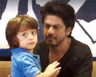Shah Rukh Khan and Kajol share an adorable moment with kids AbRam and Nysa