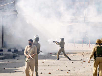 Fresh clashes in Kashmir, four injured