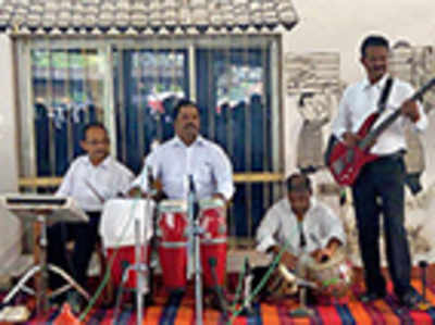 Live music at Madgaon station has all glued