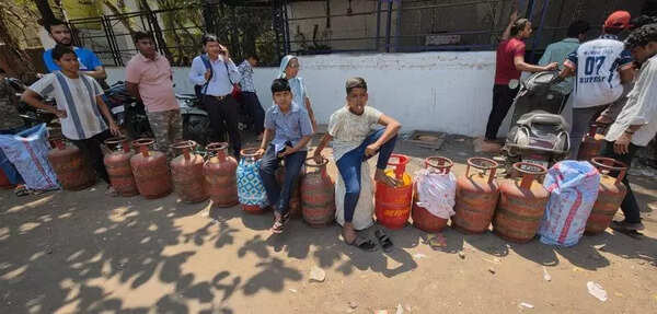 Over 30,000 piped gas consumers still holding on to LPG cylinders in Nashik