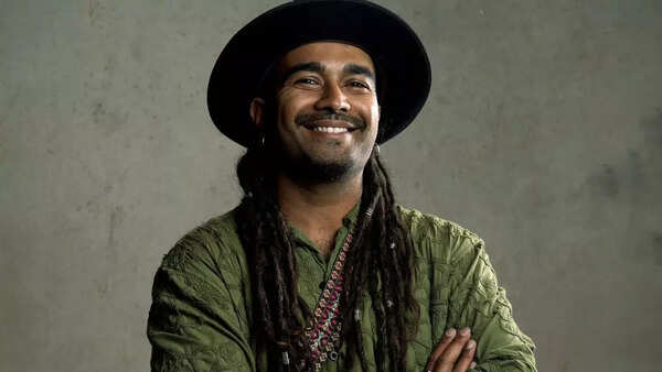 'Sandese Aate Hain': Australian singer Reuben de Melo performs in 'motherland' India