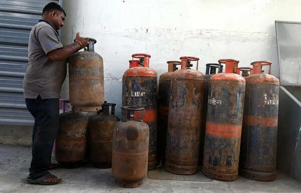 Dining out to get dearer after commercial LPG price hike; pongal might cost 115, and dosa 210