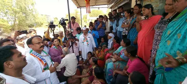 Maha Cong president demands Modi face public as fuel shortage hits households and hotels