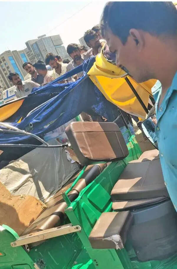 Barricade falls on auto on Ahmedabad’s SG Highway, one killed