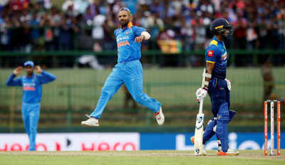 India vs Sri Lanka Live Score and Updates, 2nd ODI Cricket Match from Pallekele: MS Dhoni and Bhuvenshwar Kumar help India beat Srilanka by 3 wickets