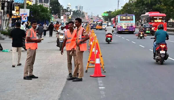 As voters return, traffic cops monitor city’s choke points