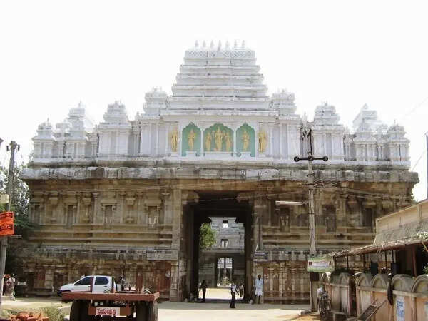 TDP MLA’s gunman enters temple with weapon in Nagalapuram