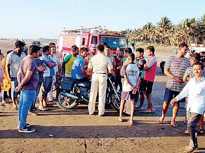 Five celebrating Holi at Arnala beach drown