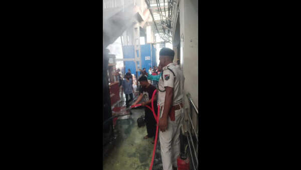 Fire at Muzaffarpur railway station sparks panic