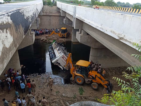29 killed as bus falls into drain on Yamuna Expressway
