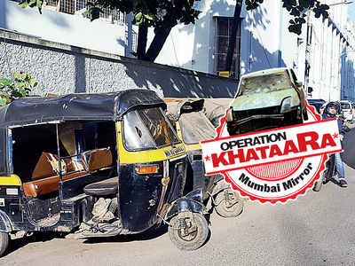 Khataara autos block narrow road in Vakola