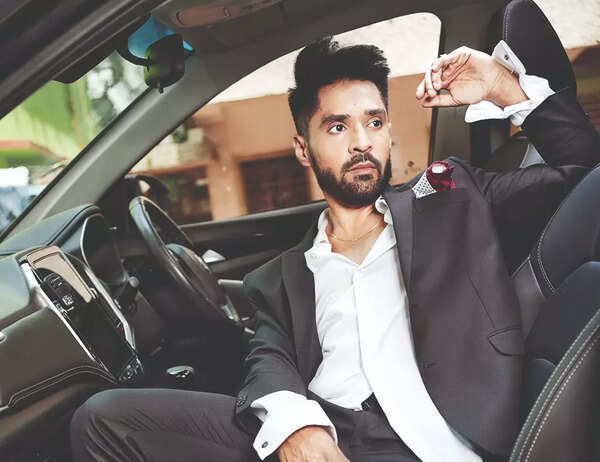 Easy grooming tips for men to look their best during the festive season