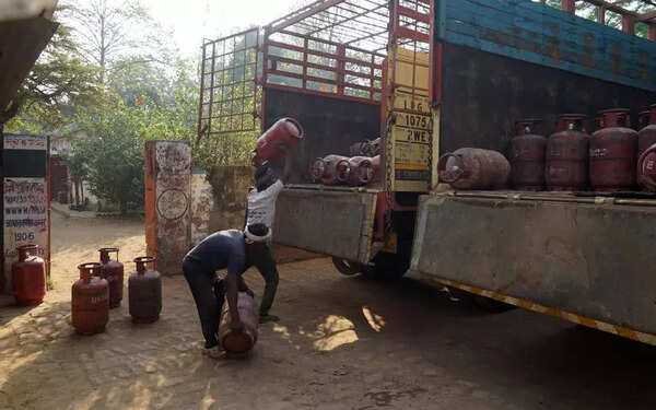 Let down by booking app, LPG users swarm agencies