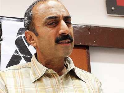 Gujarat High Court allows  ex-IPS officer Sanjiv Bhatt's plea for physical hearing