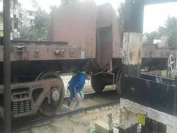 Elusive subway: People crawl under trains, jump tracks
