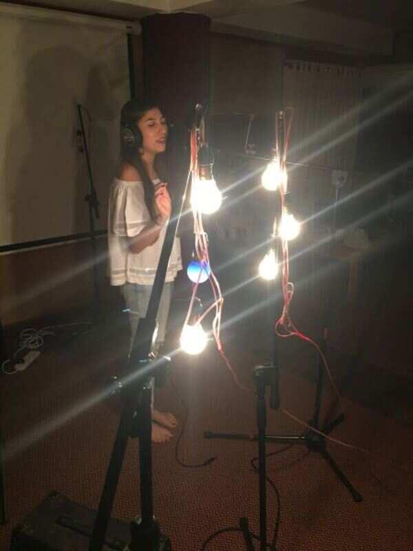 <b>Actress-singer duo record a cover song</b>