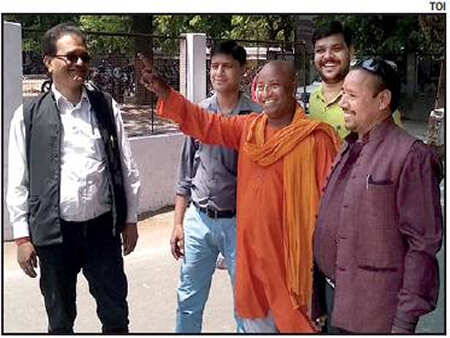 Inspired by Buddha, this Yogi Adityanath lookalike in fray from Lucknow