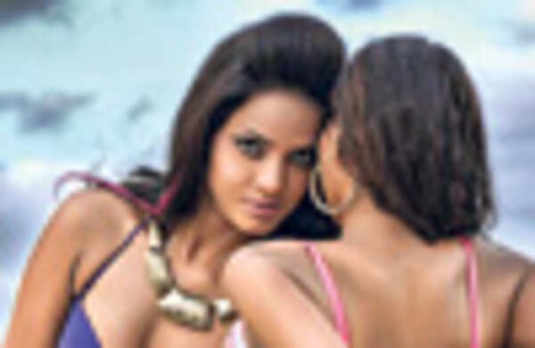 I’m not a lesbo: Neetu Chandra