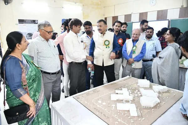 SPG director calls for industry-oriented technical education at AMU expo