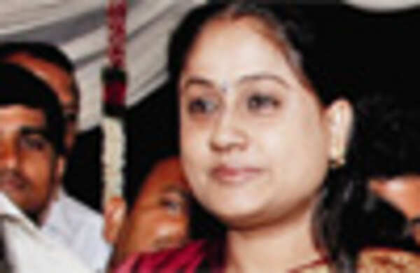 Vijayashanti back to films