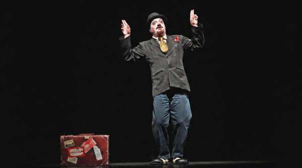 Theatre review: Vinay Pathak shines as a clown in Nothing Like Lear