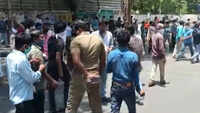 Chennai: 300 migrant labourers gather at Velachery checkpost demanding assistance to return to their hometowns 