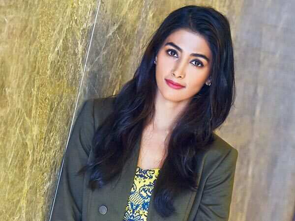 Pooja Hegde: Delhiites show their love by force feeding others