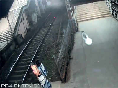 Mumbai: Woman throws self and baby under train