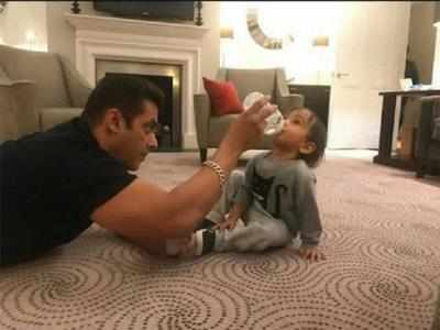 Salman Khan bonds with nephew Ahil during Da-Bangg tour