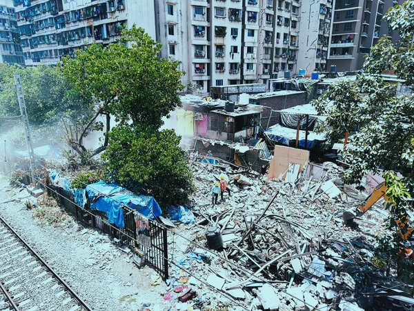 Now, Western Railway carries out demolition drive to clear encroachments along Goregaon-Malad corridor