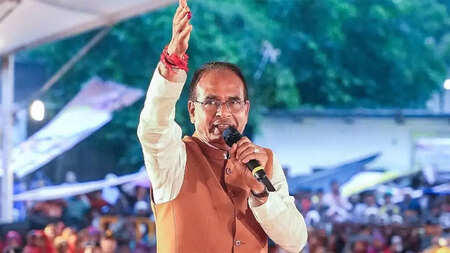 Priyanka, Rahul being made to lie for votes: Shivraj Singh Chouhan