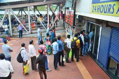 Demonetisation: Queues ease outside banks in Mumbai