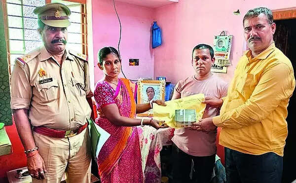 'UP officials' reach stampede victims' West Bengal homes with Rs 5 lakh