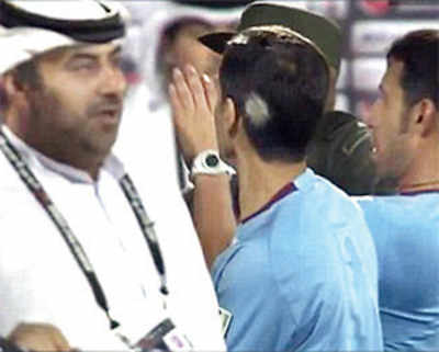 Team officials attack ref in UAE