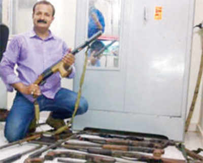 Thane cops seize huge haul of weapons smuggled from J&K