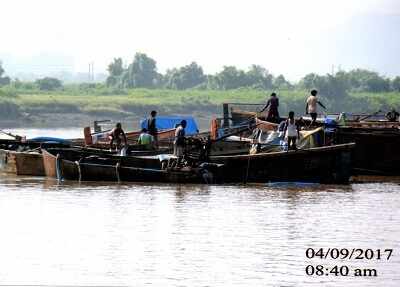 Sand dredging rampant at Vaitarna Bridge, despite two petitions pending in court