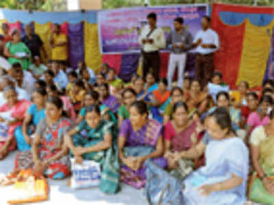 Govt plays hooky, Endosulfan victims demand immediate payment of stipend