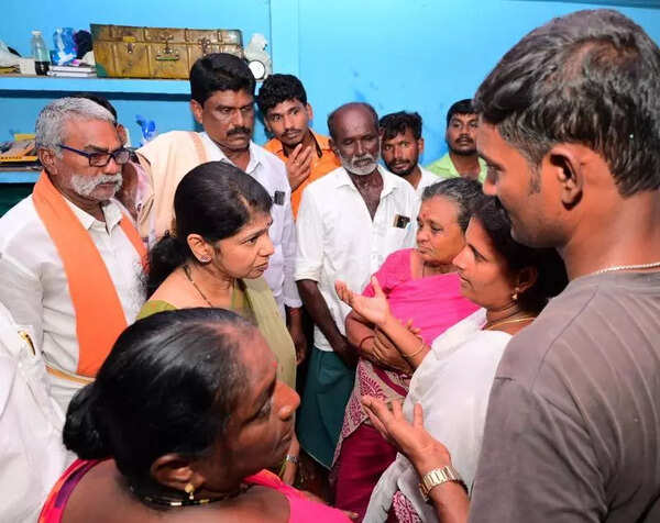 Kanimozhi meets kin of murdered girl