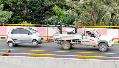 Traffic police fume over lack of towing vehicles for cars