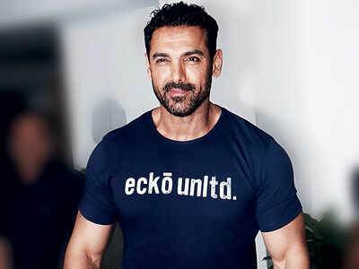 John Abraham returns to the sets of Pagalpanti after injury