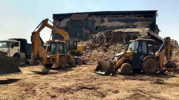 Cold storage collapse: Panel inspects site in Phaphamau
