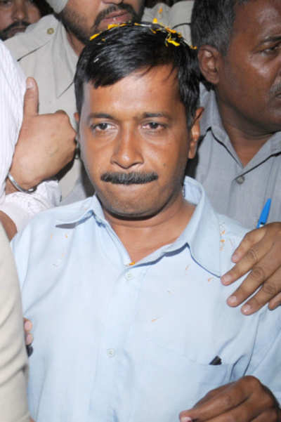 Arvind Kejriwal slams Narendra Modi, Rahul Gandhi for 'helicopter democracy'