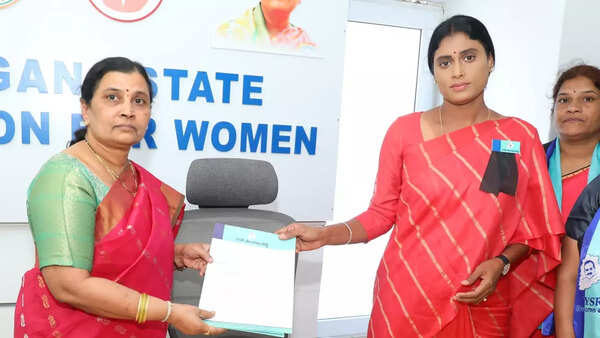 Telangana: YSRTP chief YS Sharmila lodges complaint against BRS leaders
