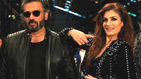 Suniel Shetty, Raveena Tondon recreate 'Sheher ki ladki' 
