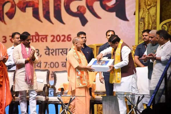 Glorify heroes, not negative characters: CM to filmmakers