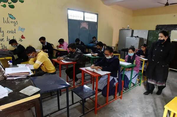 Pb ends monopoly in textbook distribution; PSEB to supply books directly to pvt school students