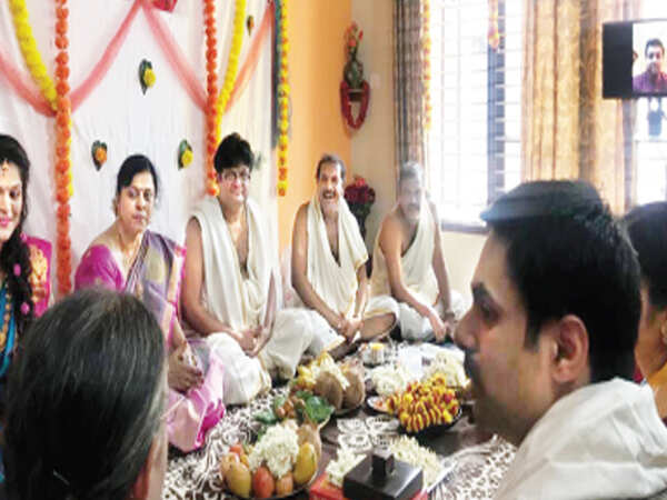 Couples get e-ngaged as tradition meets technology